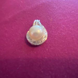 PEARL PENDANT ** FREE SHIPPING **